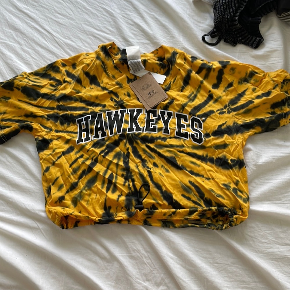NWT Victoria’s Secret Pink Iowa Hawkeyes Cropped Tee